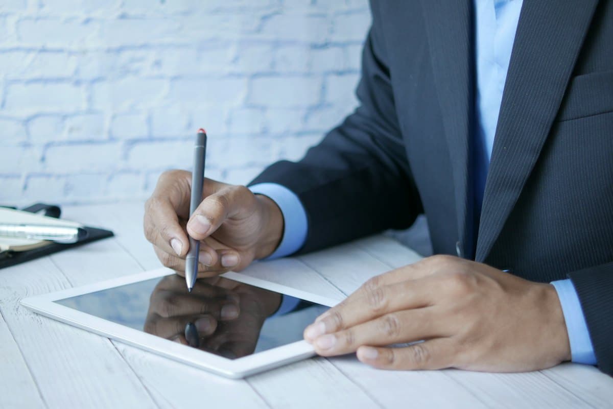 Rate confirmation being signed with a stylus on a tablet